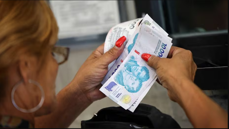 Tras la actualización oficial, la jubilación mínima quedará fijada en $369.600, mientras que la máxima alcanzará los $2.487.063 - Foto Redes Sociales