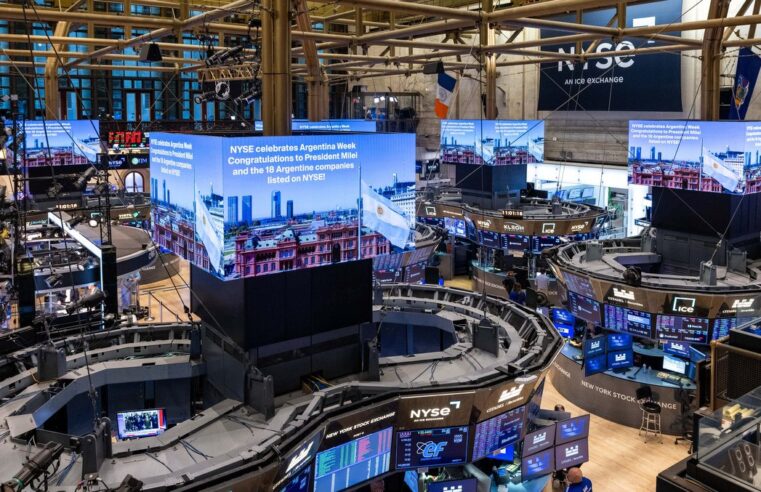 Riesgo país: El indicador clave para Argentina se desploma y cambia el tablero inversor