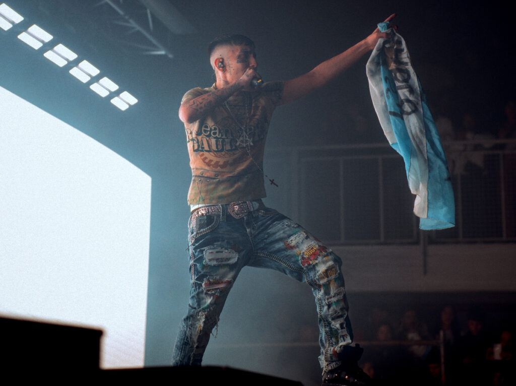Neo Pistea durante su presentación en el Estadio Malvinas Argentinas como parte del cierre de “CULTO”. - Foto: Leonardo "Imruso" Puga