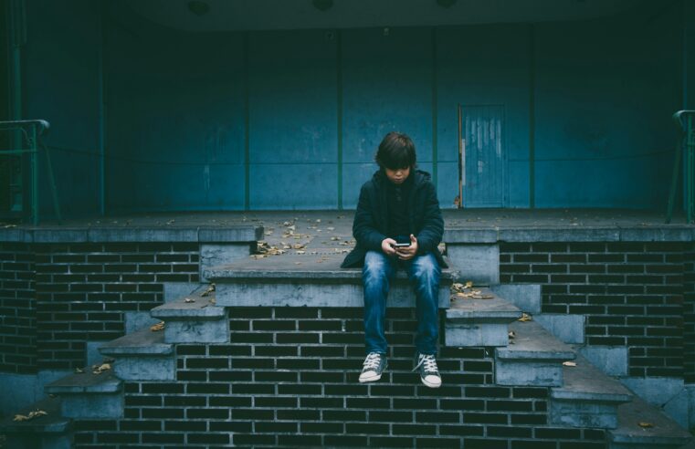 El uso intensivo de redes sociales agrava los problemas de salud mental en adolescentes