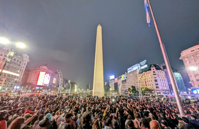 Misa ricotera en el Obelisco: miles de fanáticos despiden al Indio Solari en Buenos Aires